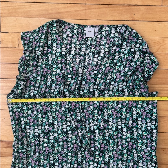 FLORAL V-Neck Midi Dress in Green - Picture 4 of 6